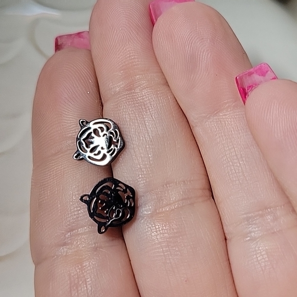 Tiger Hollow Cut Stud Earrings, choice of color - Picture 4 of 6